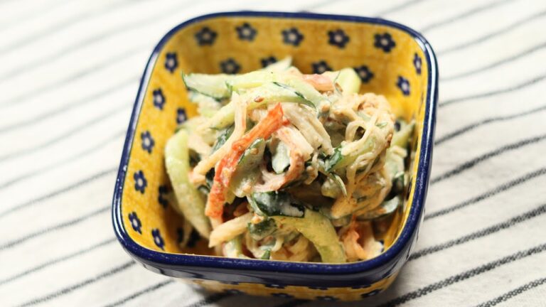 きゅうりとカニカマのごまマヨ和えの作り方｜すりごまが決め手！きゅうりとカニカマをすりごまとマヨネーズで和えました。簡単で美味しいレシピです！