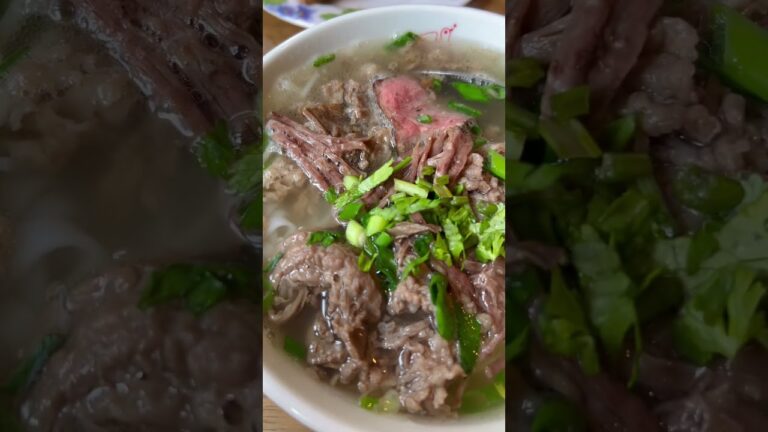 牛肉のフォースクロール Scrolling Beef Pho