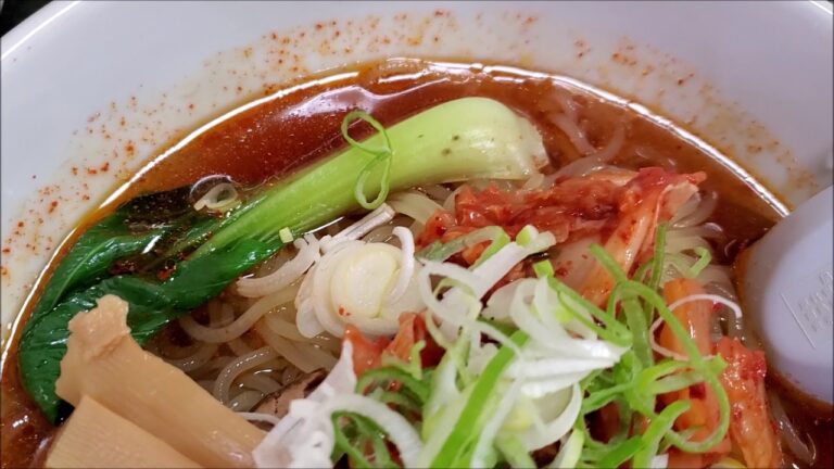 弘前市、眠眠（みんみん）の冷麺（７４０円）。眠眠、夏の看板メニューかも。