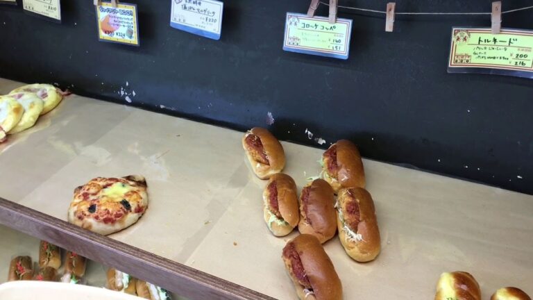 ランチタイムに主婦で満席になる、お惣菜パンがメッチャ美味しい店がヤバい！【グルメ】
