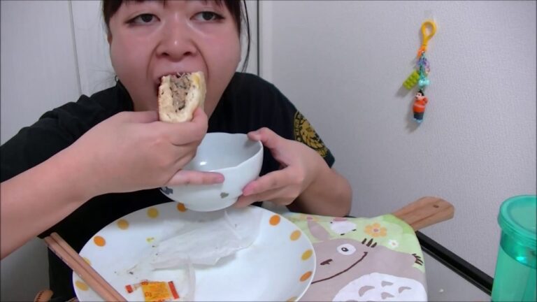 【あつあつ】手作りジューシー肉まん3つ食べる【あつあつ】