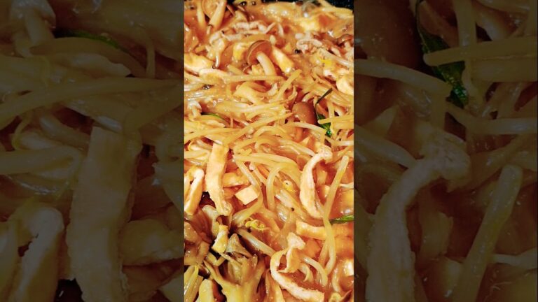 とり野菜みそ鍋!きのこもやしたっぷり!おいしい!#とり野菜みそ#簡単レシピ