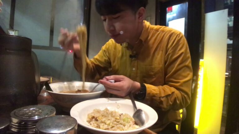 【食いしん坊】【食事動画】ラーメン大盛りとチャーハンを食べてるところ【飯テロ】【咀嚼音】