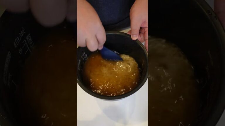 切り身をそのままズドン！塩鮭の炊き込みごはん#shorts