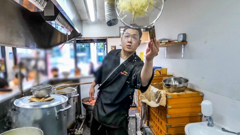 旨すぎて思わず笑ってしまう圧倒的人気を誇る若き店主のラーメン店が凄い。。