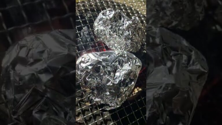 自宅庭で、キャンプ風じゃがバターホイル焼き。