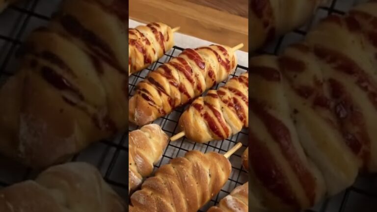 ボリューム満点で絶品！ソーセージパン｜棒付き｜sausage bread
