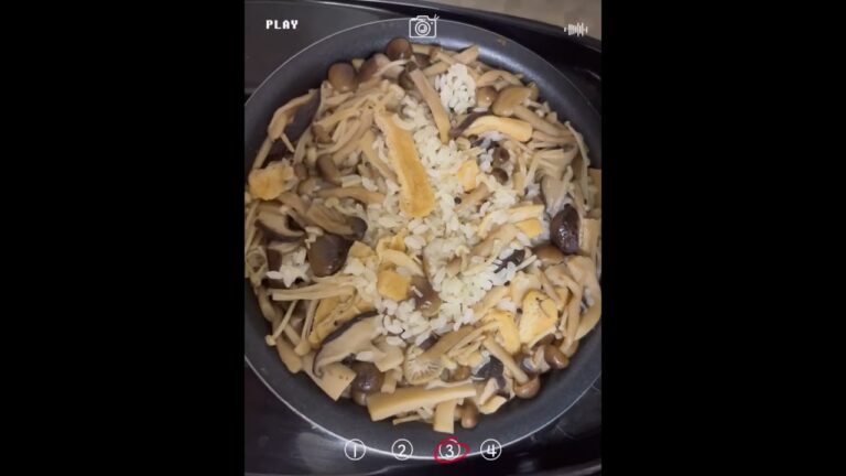 #やすまる出汁  キノコ🍄たっぷり炊き込みご飯、出汁がきいておいしい👍