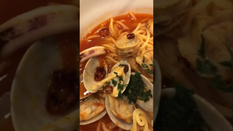 【パスタ】ポポラマーマの海の幸　辛口トマトスープを食べてみた！