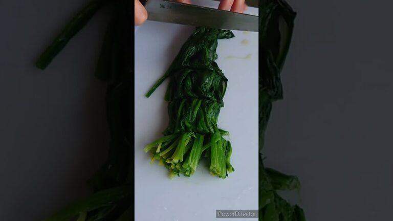 【簡単料理】ほうれん草とお豆腐とたまねぎのお味噌汁♡#shorts