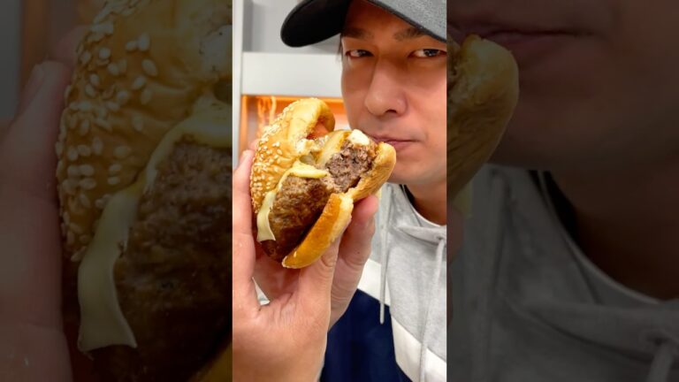 バーガーが入ってなかったので、最高のバーガーを作ってみた❗️ #shorts#バーガー#ハンバーガー#料理#cooking