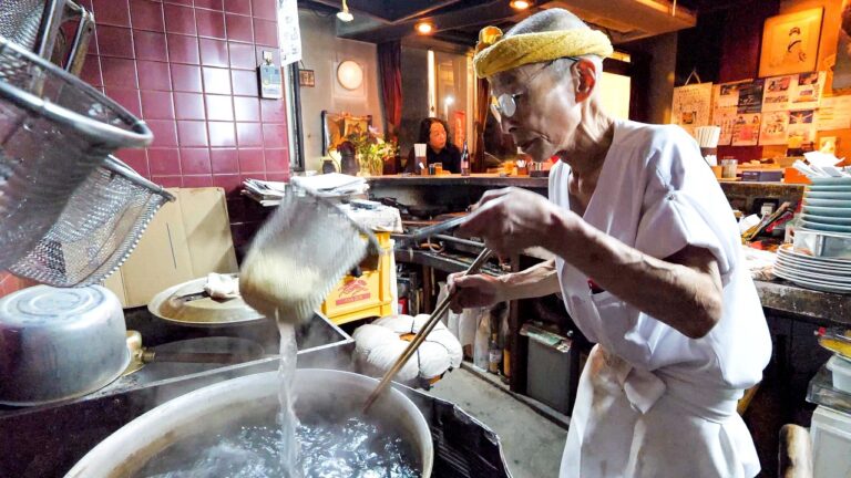 深夜０時に開店！クセ強店主の極上ラーメンが最高すぎた。。|Japanese Street Food