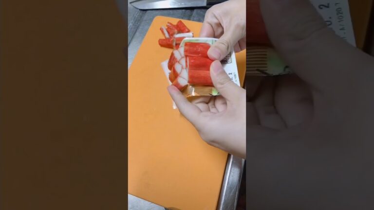 裏ワザ カニカマを簡単にむく