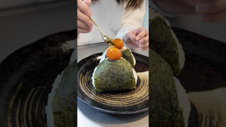 誰でも簡単に作れる卵黄醤油漬けおにぎりが毎朝食べたくなるぐらい美味しかった🐣🍙#shorts #おにぎり #簡単レシピ