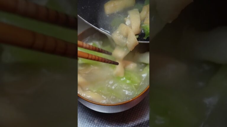 キャベツと油揚げの味噌汁　Miso soup #meal #簡単レシピ #cooking #easy #food #rice #料理 #natto #anime #japanesefood