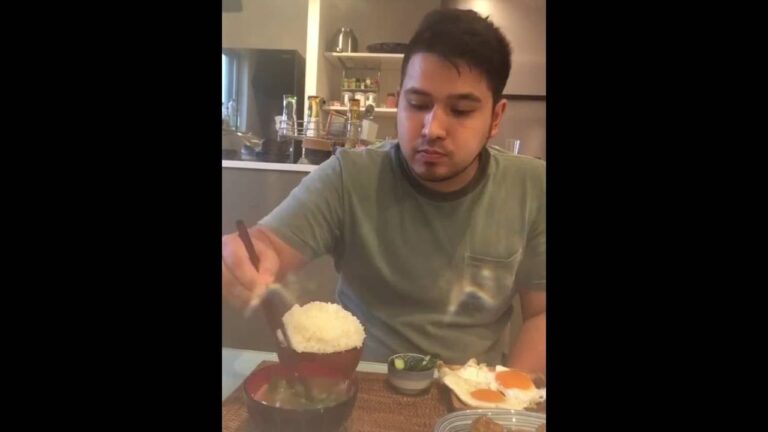 ロールキャベツ定食。お茶碗置きっぱで食べてごめん