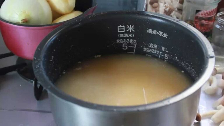 シメジの炊き込みご飯味付け、具材入れ