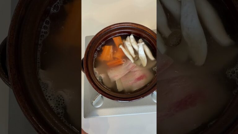 【野菜たっぷりが美味しい！赤どり濃厚鍋スープで作る！】ちゃんぽん風鍋 #簡単レシピ #鍋 #shorts