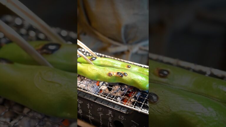 茹でるよりも美味しいかもしれない。炭火で焼いたそら豆。#cooking #japanesefood #そら豆