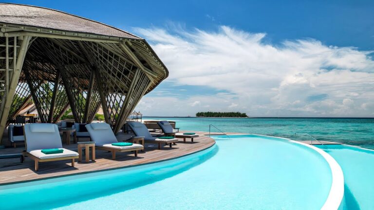 Banyan Tree Vabbinfaru Maldives | Luxury 5-Star Honeymoon Resort (4K Tour & Vlog)