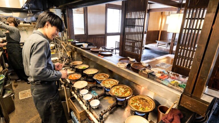 １日３００杯が消える！愛知一宮の天丼味噌煮込みうどん屋の1日がすごい丨Japanese Udon Noodles