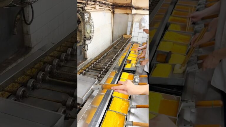 創業100年！老舗が作る卵焼き工場🍳 #japanesefood #卵焼き