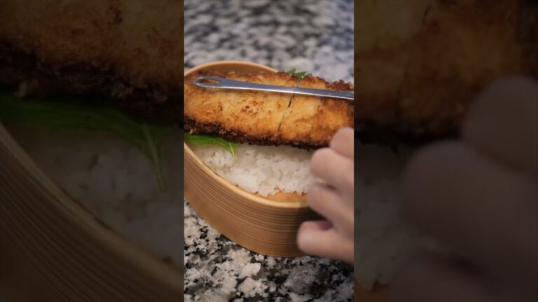 【夫に作るお弁当】豚ロース肉を重ねて揚げたミルフィーユかつ  #Shorts #お弁当 #豚肉