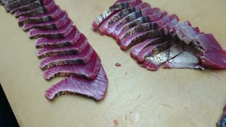 カツオの塩炙り カツオのたたき切ります