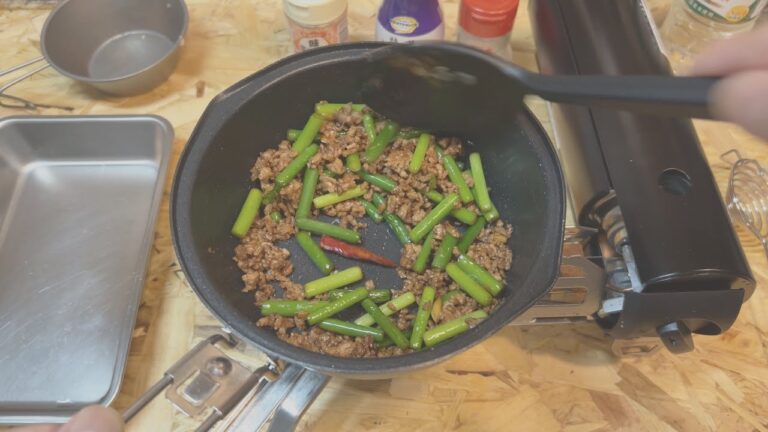 ひとり暮らしの料理ログ｜すぐに出来ちゃう手間なし簡単スタミナそぼろ丼