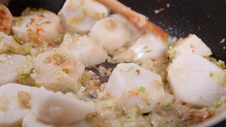 【里芋と長ねぎの中華炒め】ホクとろ！簡単すぎる絶品ネギ塩だれレシピ