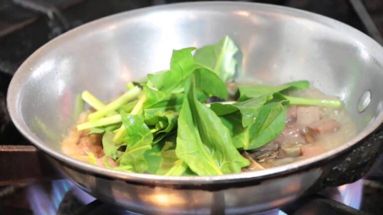 【料理動画】札幌人気イタリアン料理店のシェフ直伝！「ソーセージとキノコの塩味のソース」のHow to【#17】