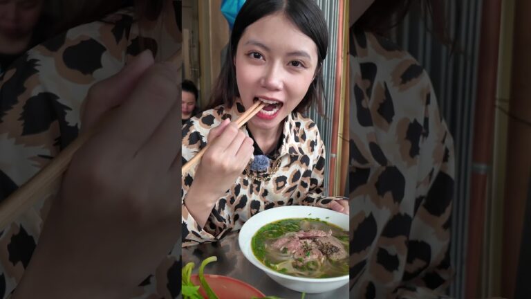 ベトナム美人が本場のフォーの食べ方を教える！ #ベトナム #フォー #ベトナム美女 #ホーチミン