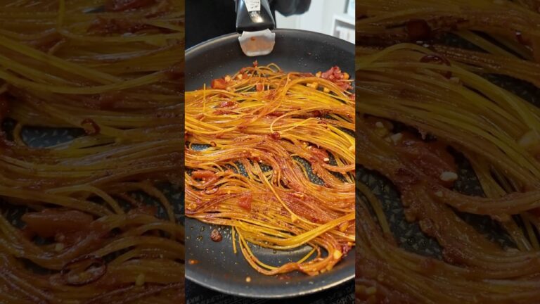 少し前に流行ってた暗殺者のパスタを作ってみたら意外と美味しかった🥷#shorts #パスタ