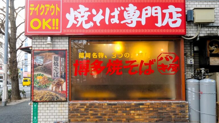 超絶焼きそばラッシュ！圧巻のコテ捌きで大量注文を一気に捌く専門店がスゴい