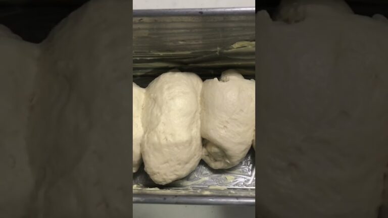 ベーコンオニオンパン作ります🍞