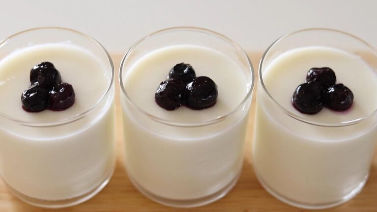 混ぜて冷やすだけ！簡単ヨーグルトプリンの作り方