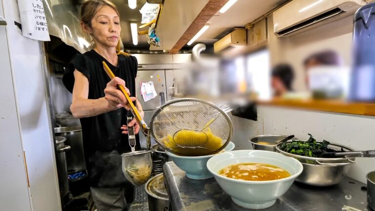 看板女将が厨房をブン回す愛情たっぷり家系ラーメンに常連が絶えない