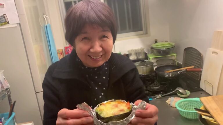 簡単！美味しい！ トマトとアボカドのチーズ焼きココット！ 誰でも出来る簡単美味しい！