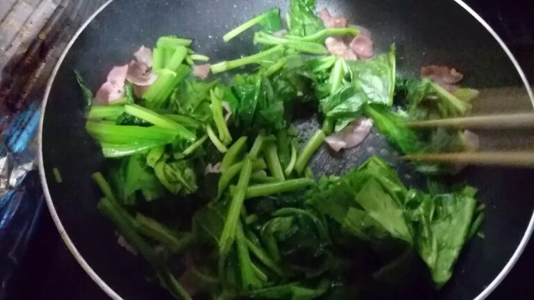 ほうれん草とベーコン炒め