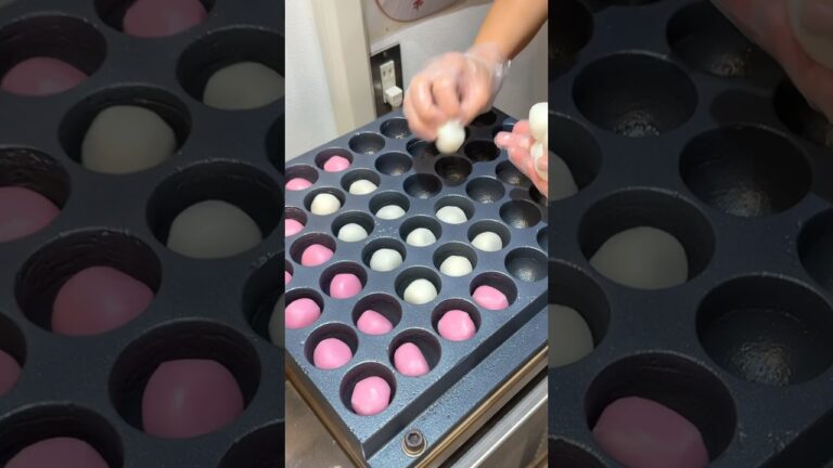 コロコロかわいい3色団子🍡 外はカリッと香ばしく、中はもちもち食感！抹茶・みたらし・つぶあんの3種類で食べ歩きにもおすすめ！【まるもち家：京都】