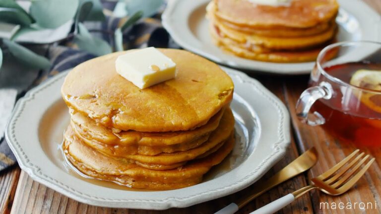 【かぼちゃパンケーキ】秋を感じる♪シナモンの香りとかぼちゃの優しい甘さが相性抜群！｜macaroni（マカロニ）