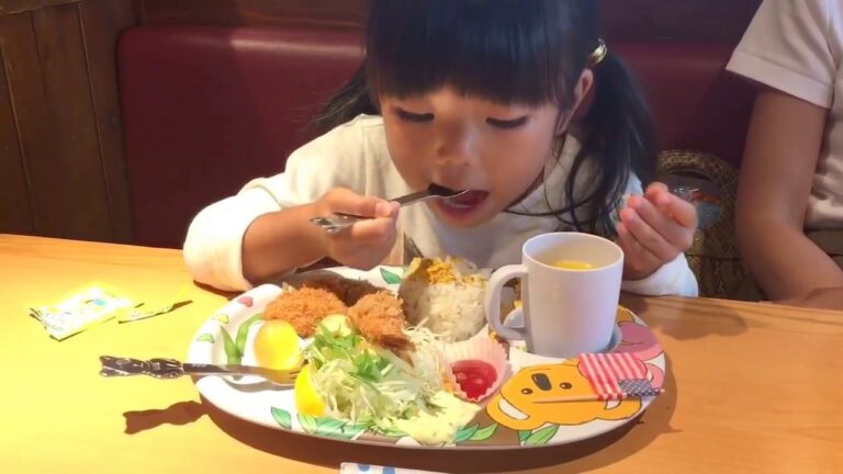 とんかつ【かつ雅】お子様ランチはオモチャも選べてエビフライデカっ！ゴマスリもしたよ♬