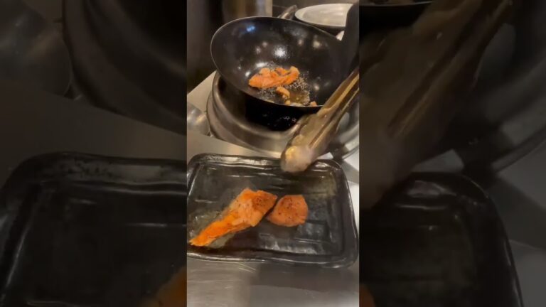 鮭チャーハン/毎日炒飯 #cooking #日常食 #food #日々のごはん #friedrice #日々の料理 #料理 #半チャーハン #japanesefood #毎日ごはん