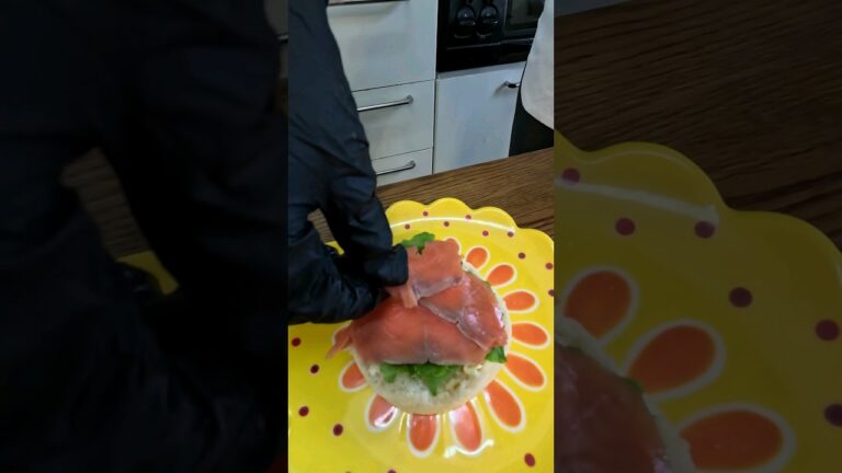 クリームチーズとスモークサーモンのサンドウィッチ　 #asmr #コストコ購入品