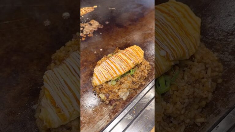 高速で完成させるオムそば飯！濃いめのタレと牛すじが絡み合う逸品【長田本庄軒】