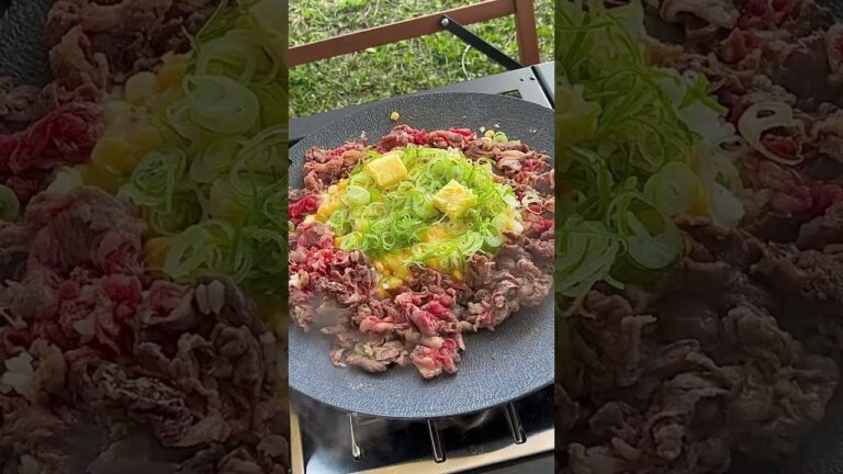 一度はキャンプでやってみたいマルチグリドルでつくるペッパーランチ。コーン缶と間違えてコーンクリーム缶でも美味しかった#キャンプ飯#ペッパーランチ#ペッパーランチ風 #ペッパーライス #マルチグリドル