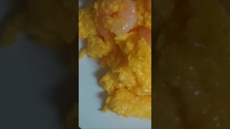 【何作るか考えるのめんどくさい】そうだ！冷凍海老と卵あったから炒めてみよっと！　 #料理 #混ぜて焼くだけ #cooking　#shorts 　#egg　#海老