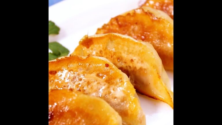 小麦粉で名店級のパリパリ羽根キムチ焼き餃子 ｜ moguna[モグナ]