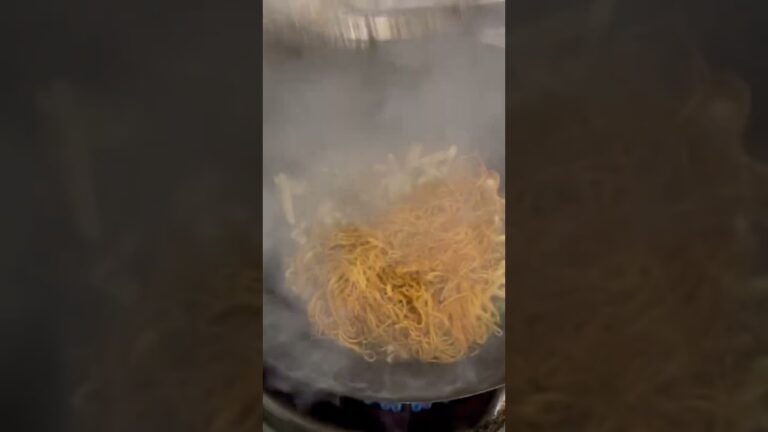 ショートムービー【今日の賄いは上海焼きそば】Today's meal is Shanghai yakisoba. #中華料理 #シーホワン