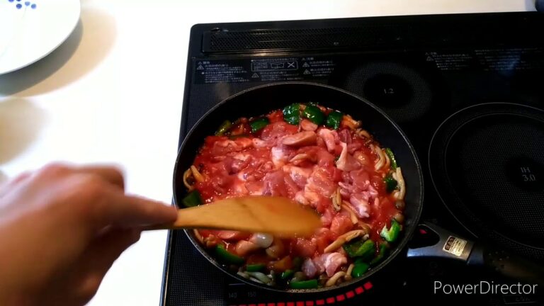 簡単！！豚肉と野菜のトマト煮込み 目玉焼きのせ